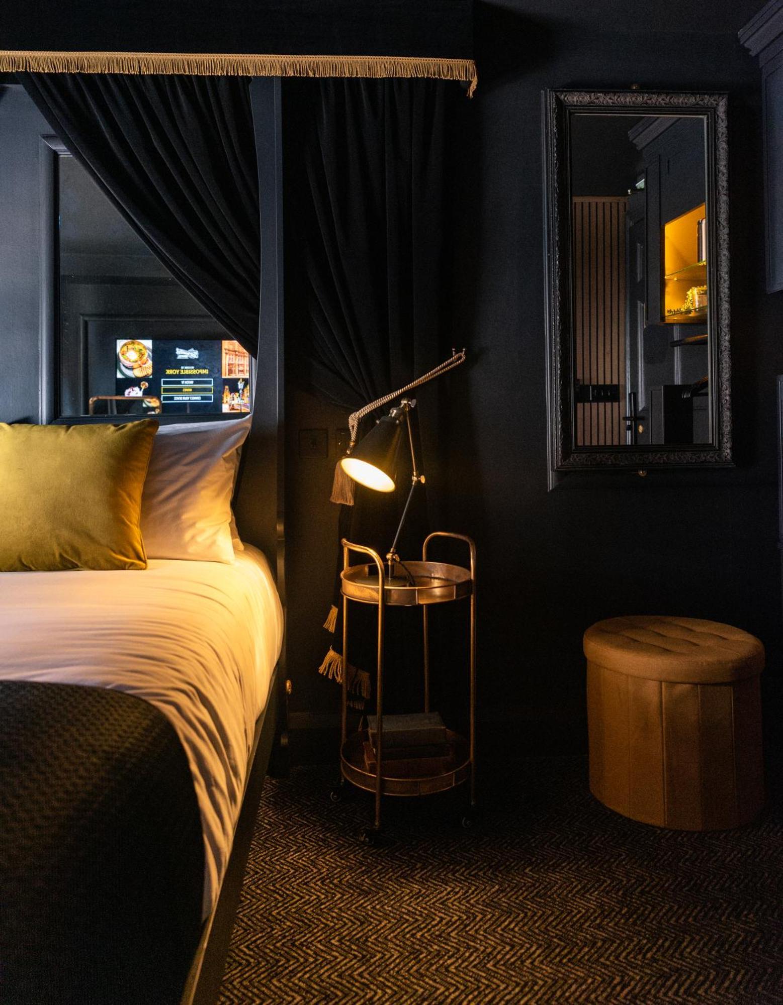 Impossible Hotel *